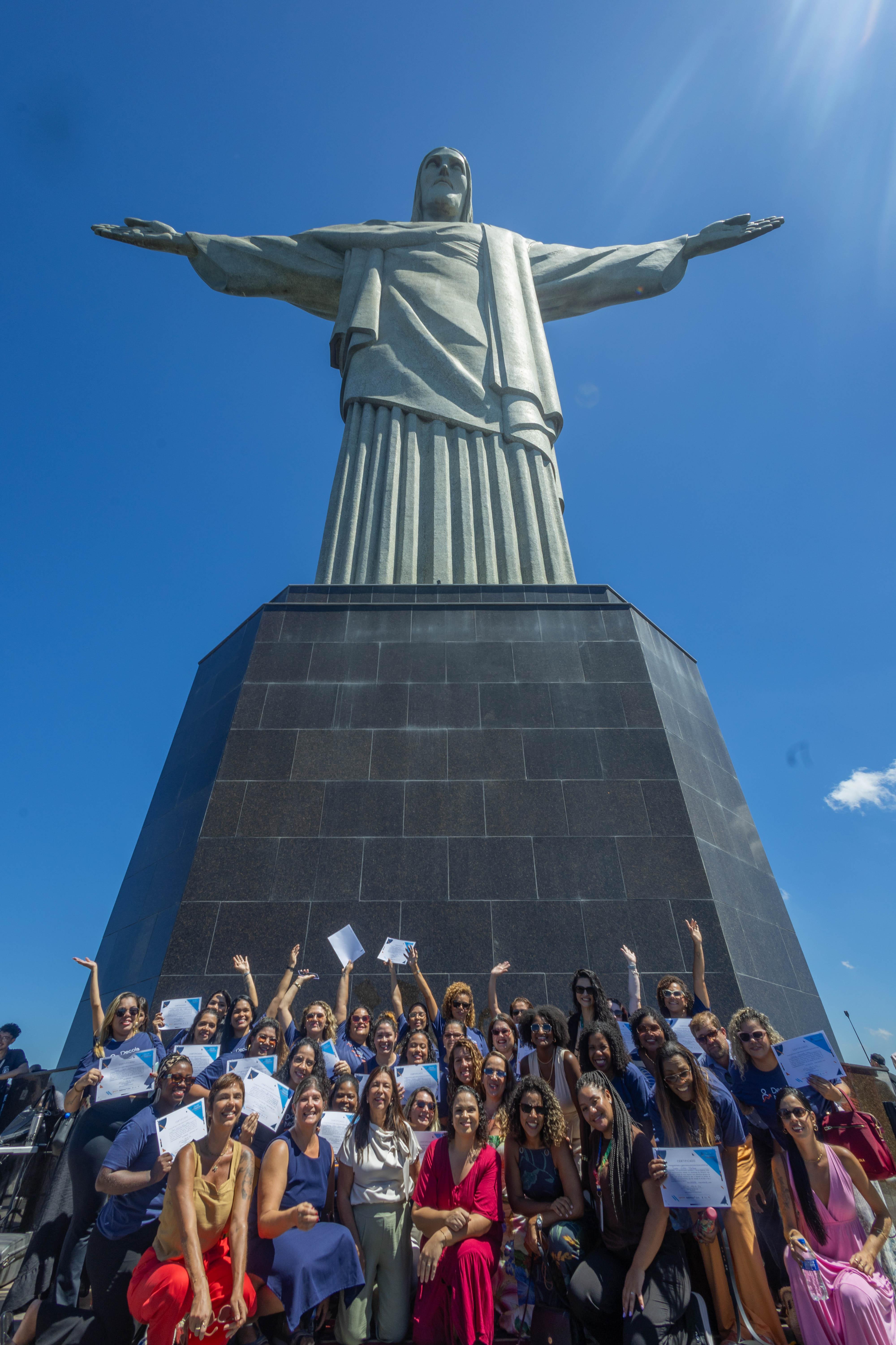 Alunas do Decola Negócios recebem certificação no Cristo Redentor