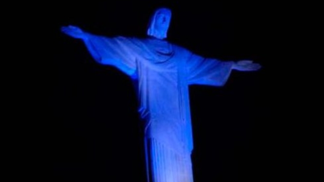 Cristo Redentor abraça “Novembro Azul”