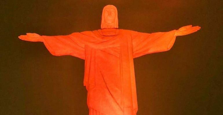 Cristo Redentor e Palácio Guanabara foram iluminados de laranja