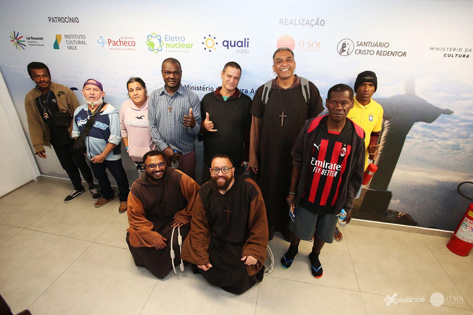 Cristo Redentor Experience leva pessoas com deficiência intelectual atendidas pela Fraternidade Toca de Assis para visitar o Cristo Redentor