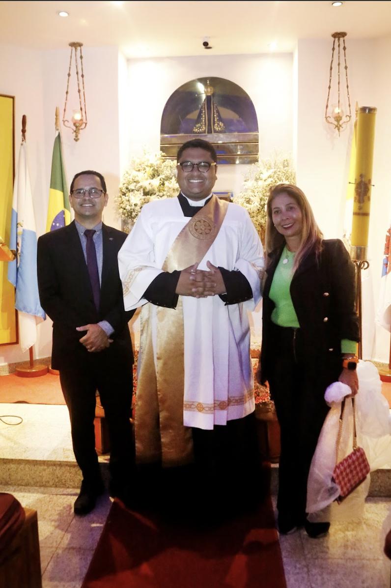 Cristo Redentor foi iluminado de azul em homenagem ao 55º aniversário da Receita Federal