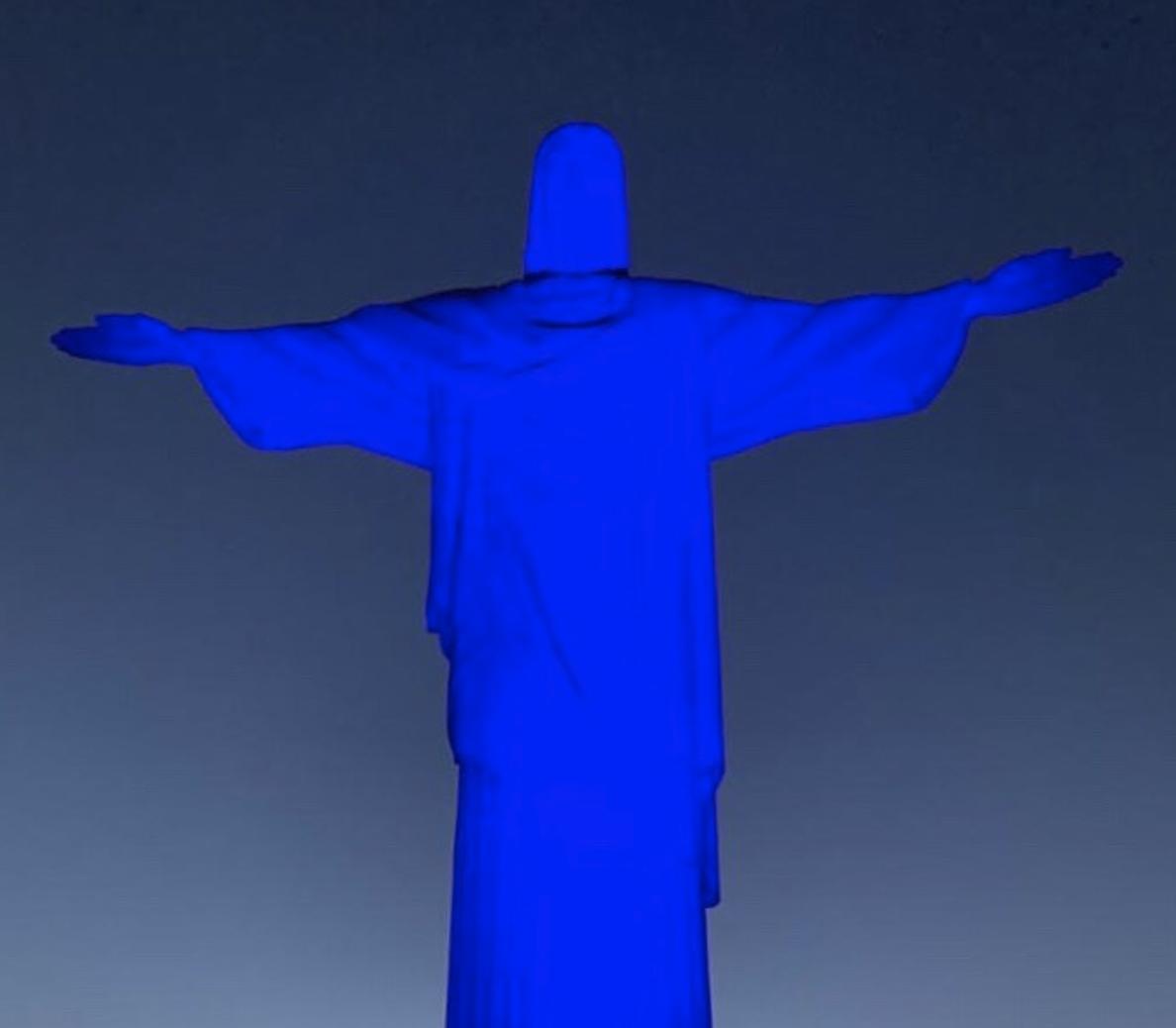 Cristo Redentor iluminado em azul em incentivo ao diagnóstico e tratamento do câncer de próstata durante a pandemia