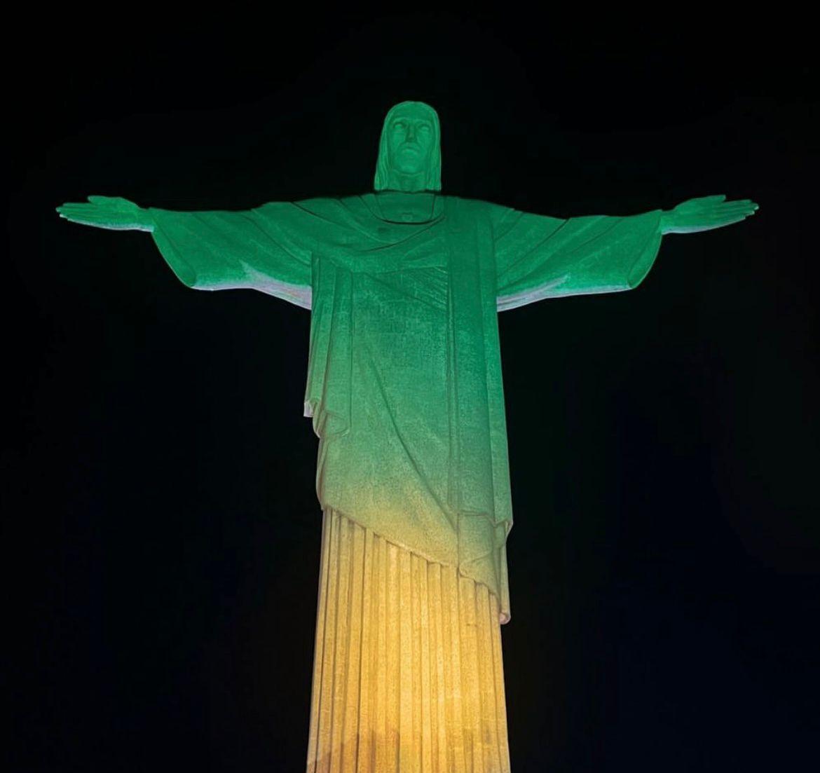 Cristo Redentor iluminado em verde e amarelo pelo início do Campeonato Brasileiro Série D 2024