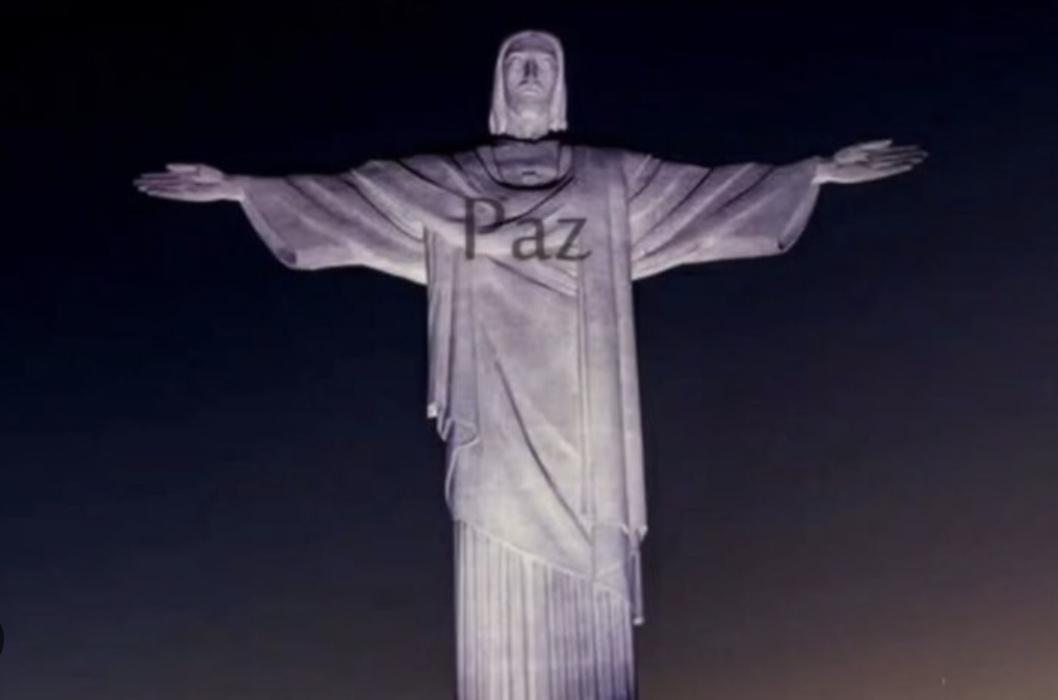 Cristo Redentor pede paz para o mundo