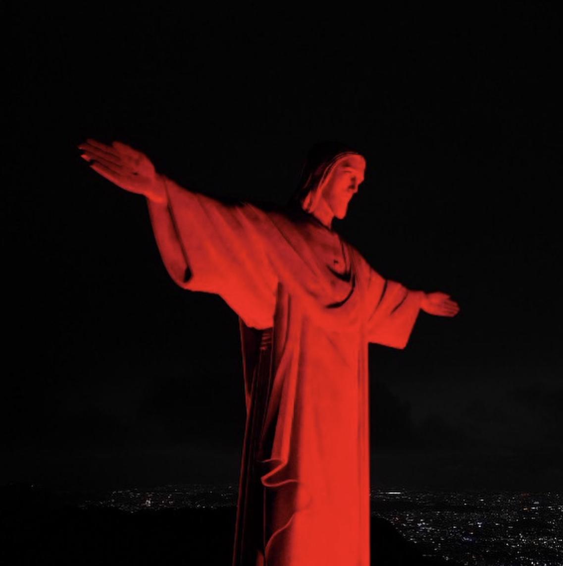 No Dia Mundial do Coração, Instituto Lado a Lado pela Vida ilumina Cristo Redentor em vermelho
