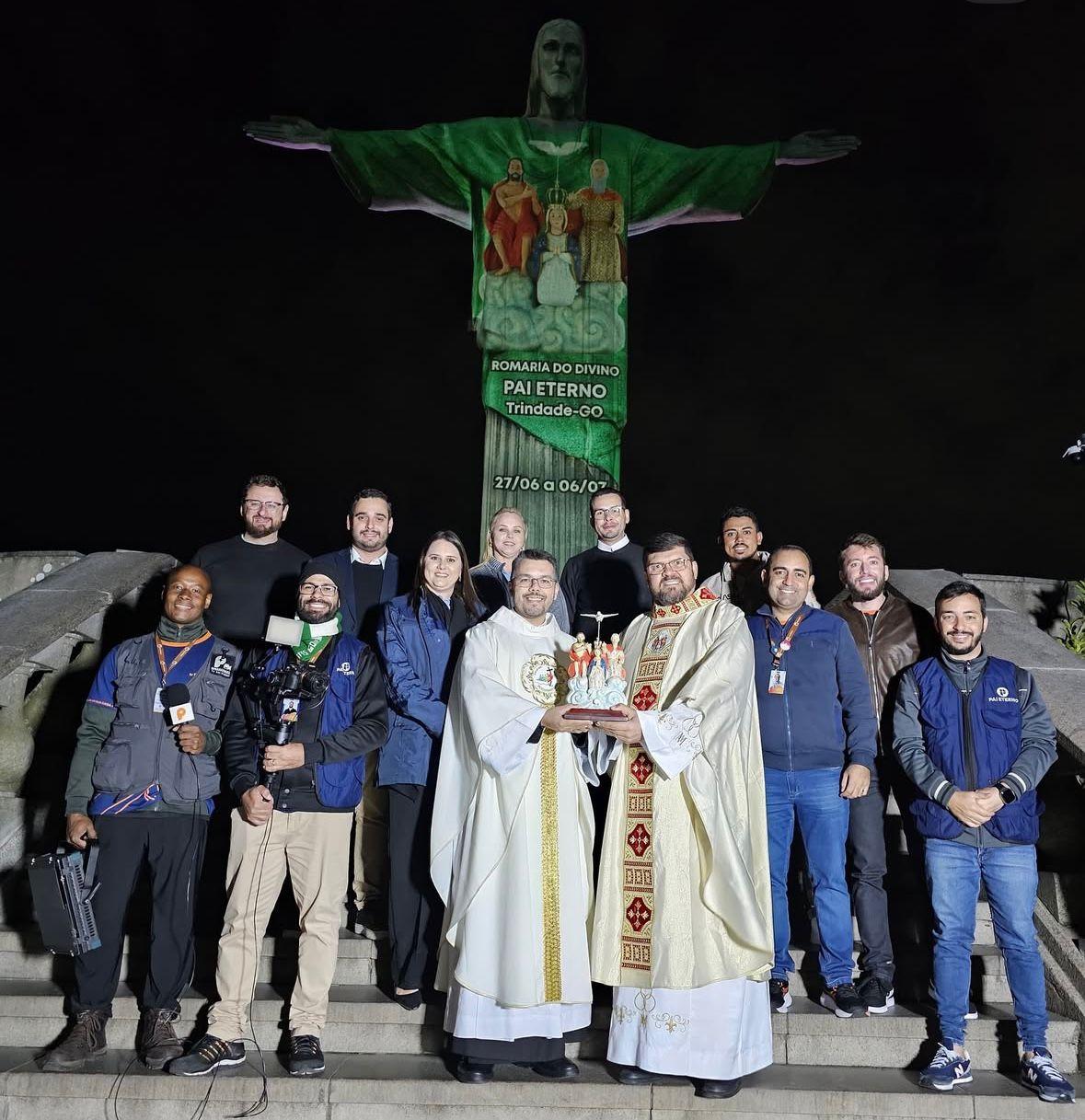 Imagem Peregrina do Divino Pai Eterno foi recebida no Santuário Cristo Redentor com Missa e projeção no monumento