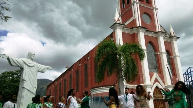 O Cristo Redentor olha por nós, por nossa cultura