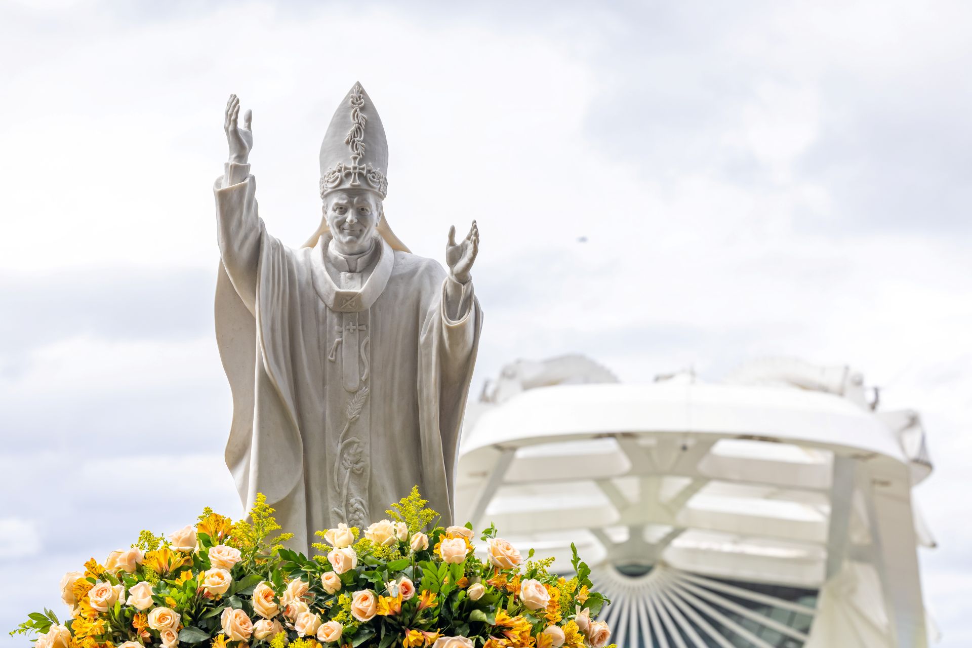 Núcleo Esporte e Fé do Santuário Cristo Redentor realiza Peregrinação da Imagem de São João Paulo II até a sede do Fluminense, em Laranjeiras