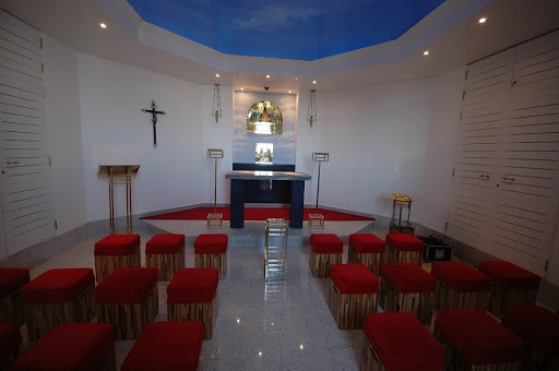 Existe uma capela no Cristo Redentor?