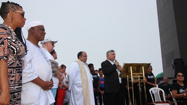 Cristo Redentor pelo Dia Mundial de Luta contra a Aids