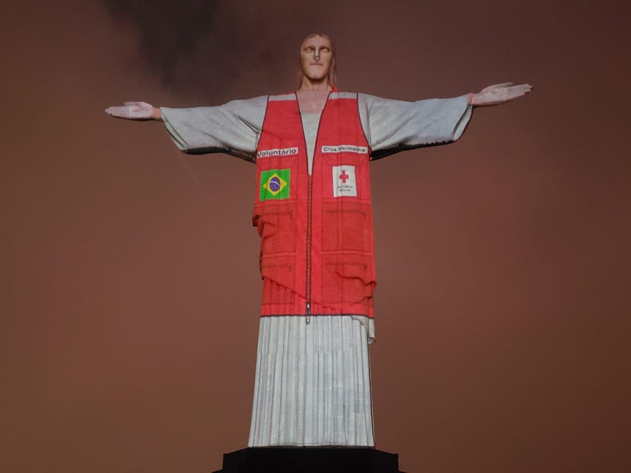 Cristo Redentor ganha homenagem à Cruz Vermelha Brasileira