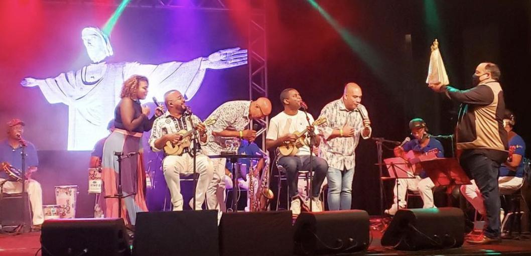 Nova Live Solidária do Santuário Cristo Redentor foi comandada por Dudu Nobre e Pretinho da Serrinha nesta sexta-feira